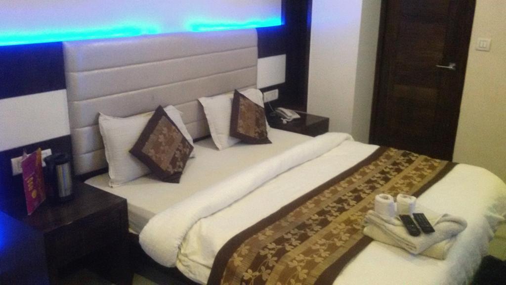 Hotel Saffron Inn New Delhi Exterior photo