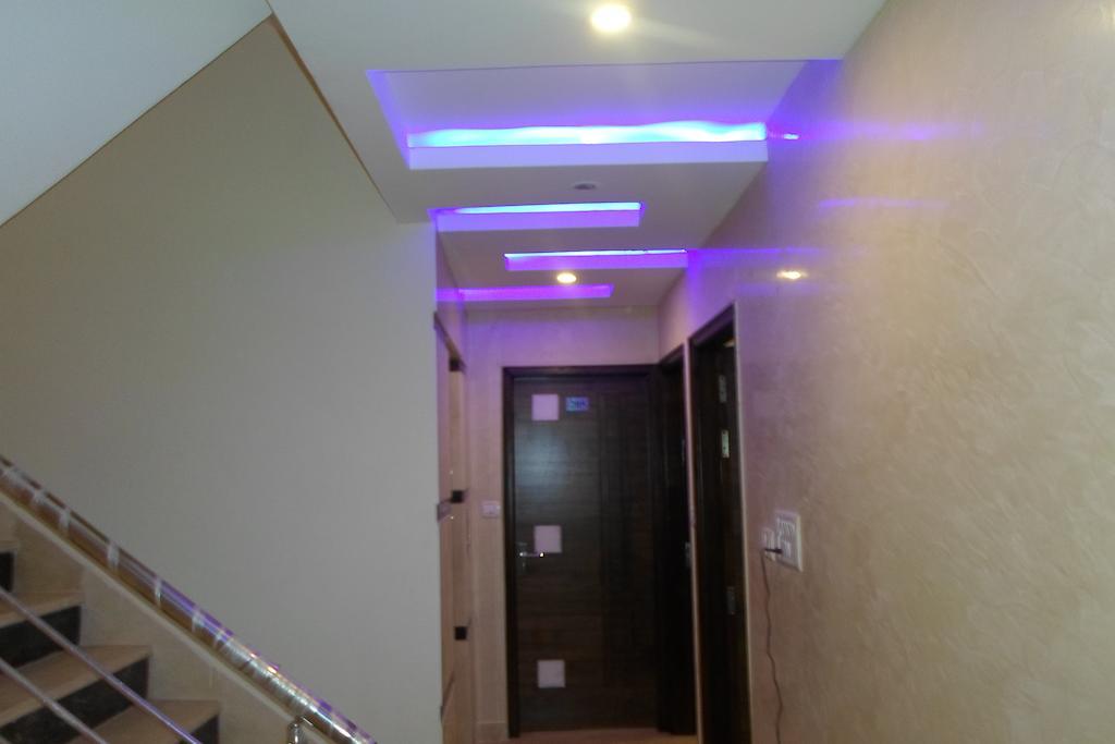 Hotel Saffron Inn New Delhi Exterior photo