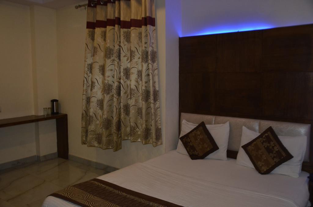 Hotel Saffron Inn New Delhi Exterior photo