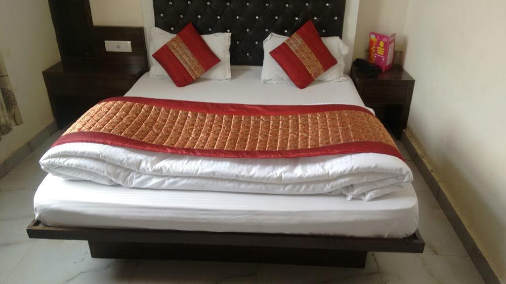 Hotel Saffron Inn New Delhi Exterior photo