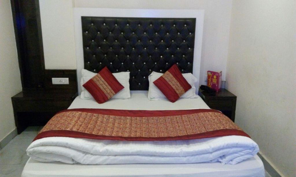 Hotel Saffron Inn New Delhi Exterior photo