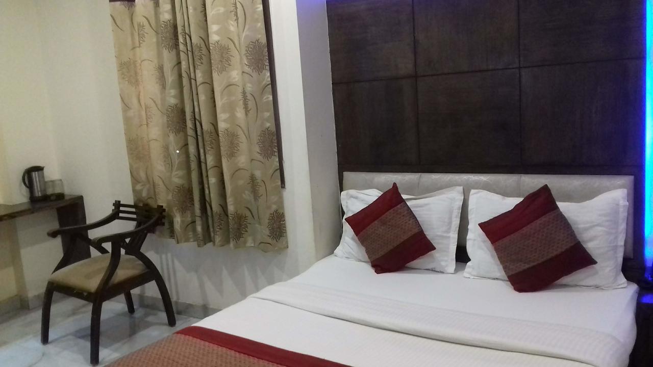 Hotel Saffron Inn New Delhi Exterior photo
